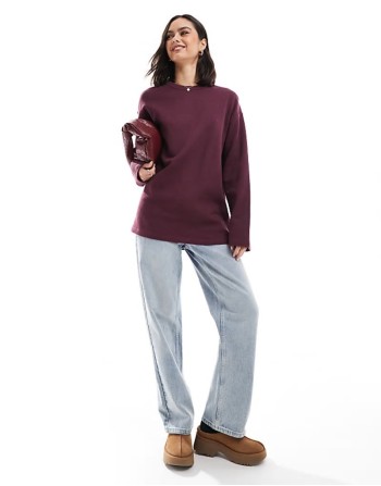 oversized long sve waffle t-shirt in burgundy