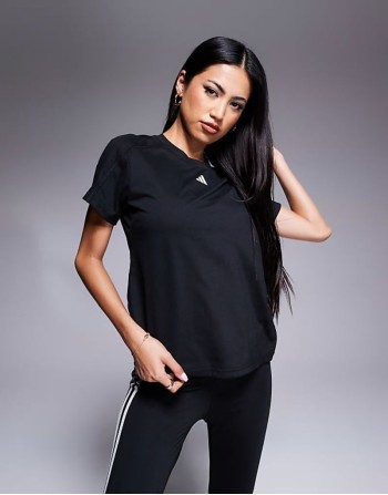 Training Train Essentials t-shirt in black