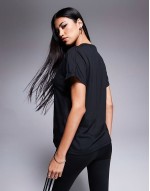 Training Train Essentials t-shirt in black
