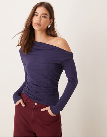 asymmetric off the shoulder long sve top in navy