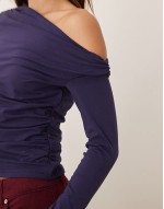 asymmetric off the shoulder long sve top in navy